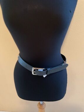 Universal Thread Women’s Trendy Black Stud Design Belt Size Medium New with Tag